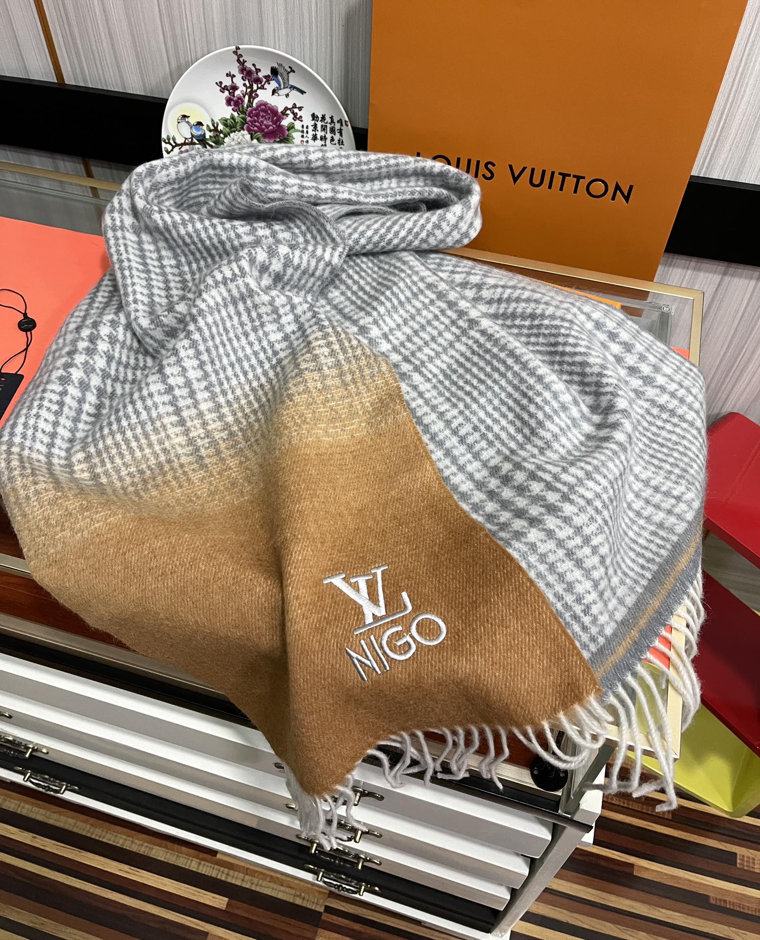 LOUIS VUITTON SCARF 200 CM IN BROWN MIX GREY CASHMERE 400011