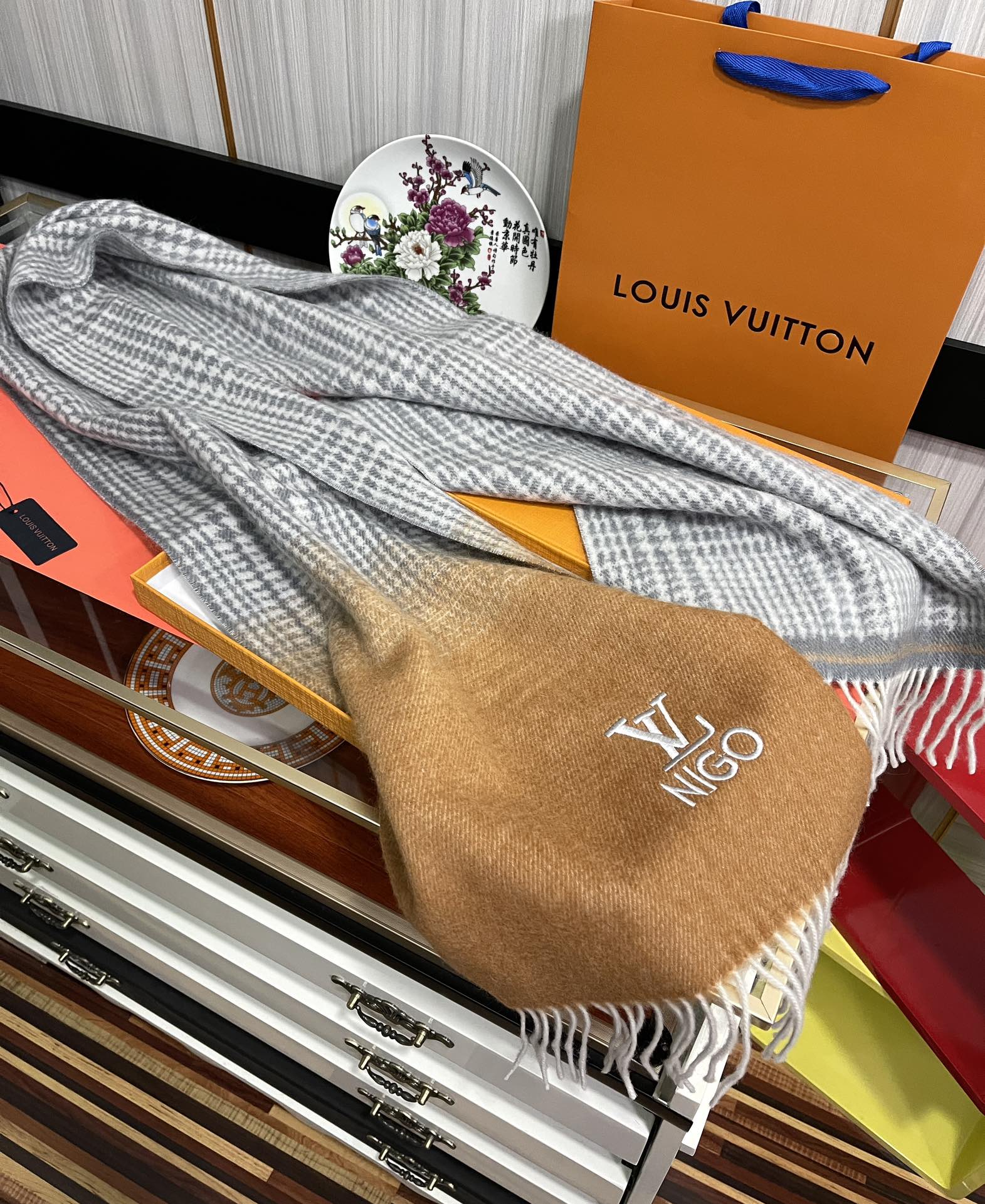 LOUIS VUITTON SCARF 200 CM IN BROWN MIX GREY CASHMERE 400011