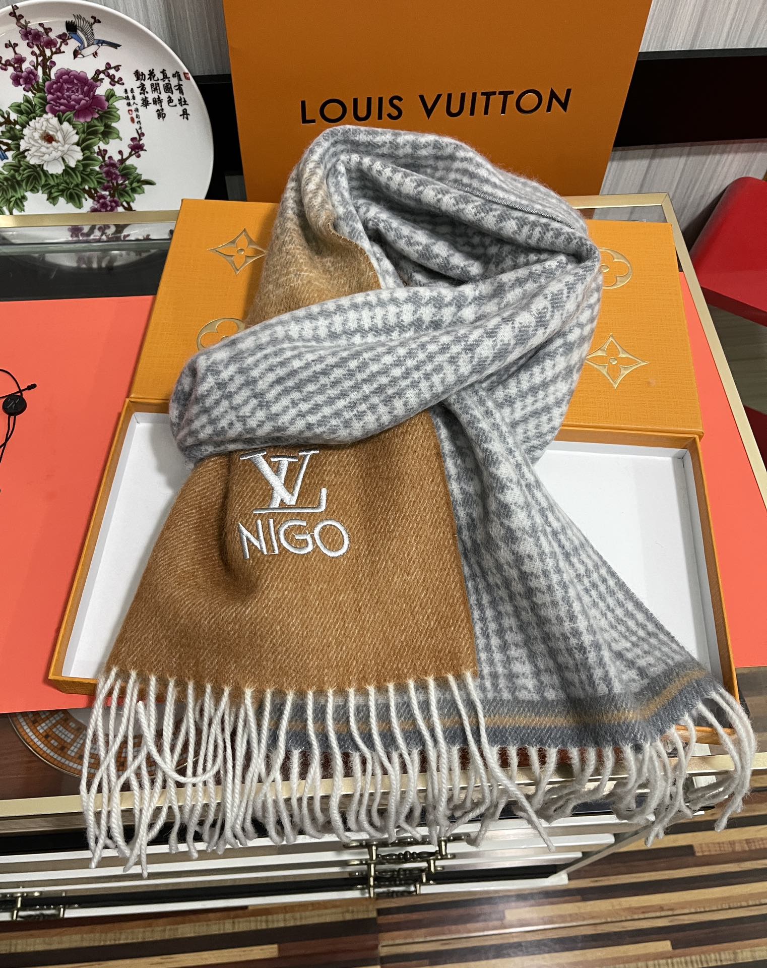 LOUIS VUITTON SCARF 200 CM IN BROWN MIX GREY CASHMERE 400011