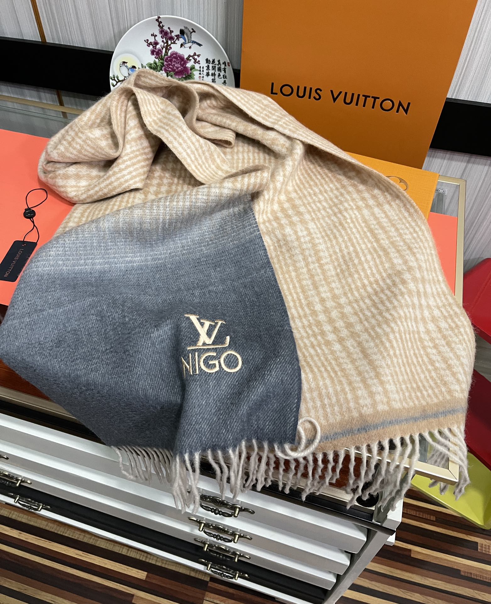 LOUIS VUITTON SCARF 200 CM IN BROWN MIX GREY CASHMERE 400012