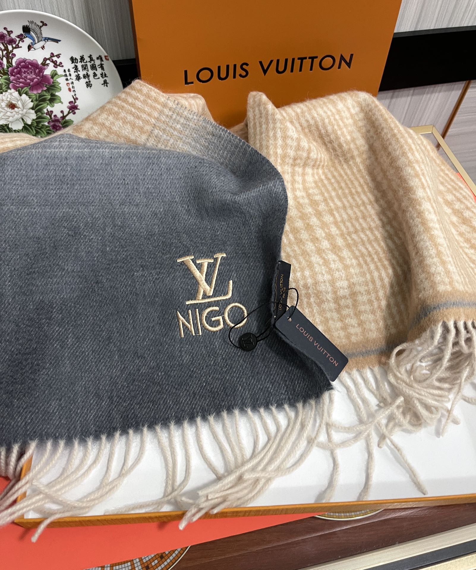 LOUIS VUITTON SCARF 200 CM IN BROWN MIX GREY CASHMERE 400012
