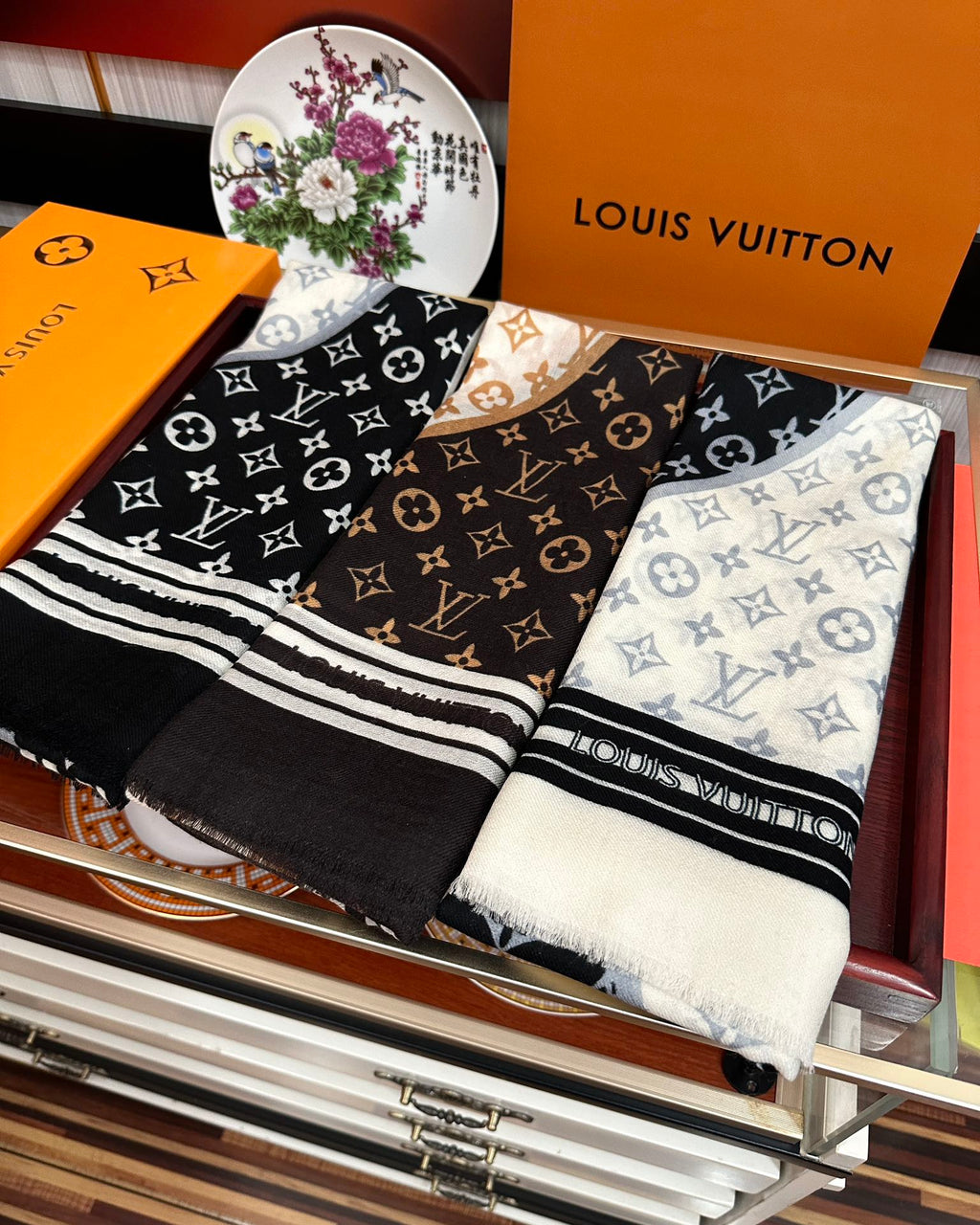 LOUIS VUITTON SCARF 200 CM IN BLACK MIX WHITE CASHMERE 400030