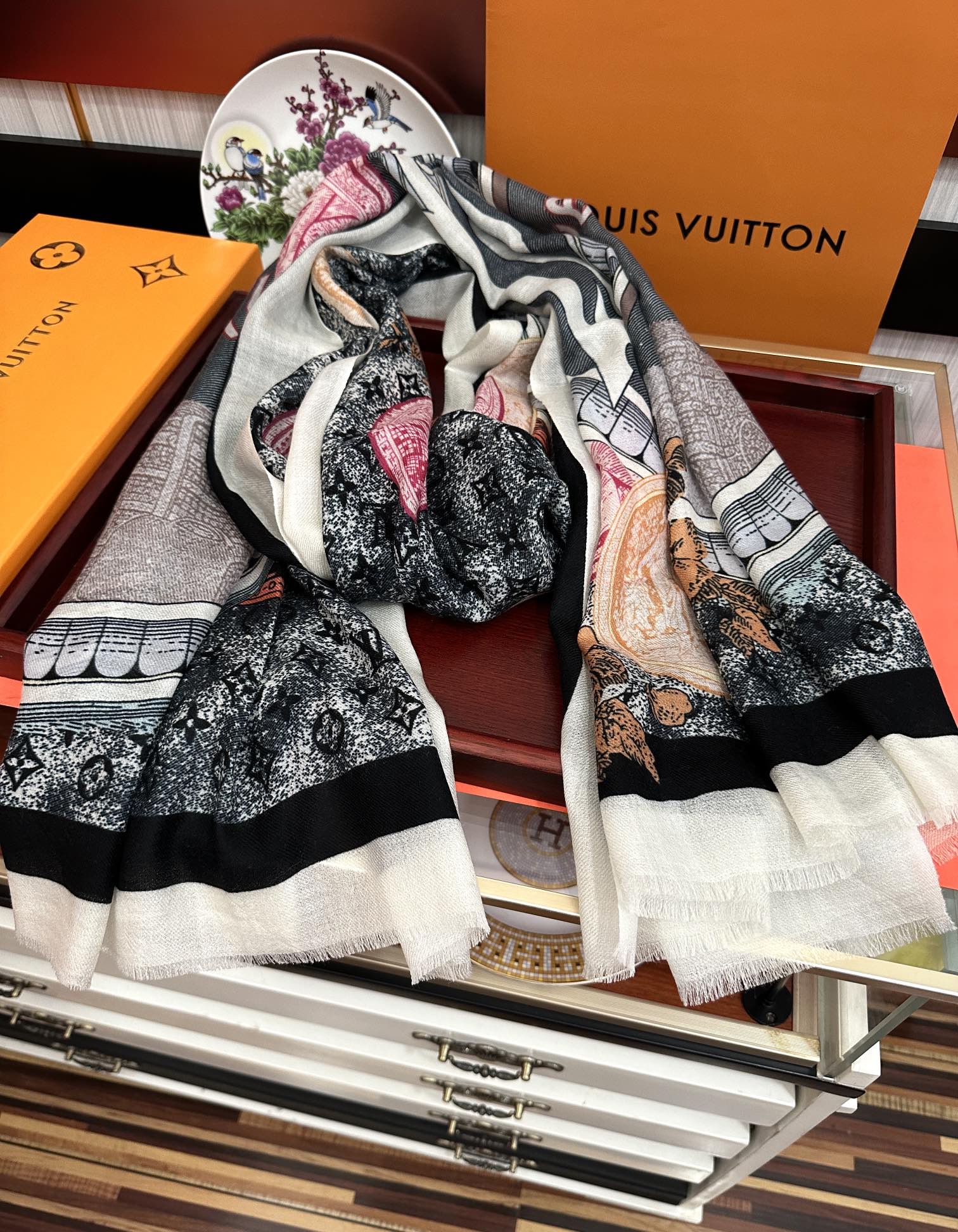 LOUIS VUITTON SCARF MALLES MERVEILLEUSES 200 CM IN COLORFUL CASHMERE 400067