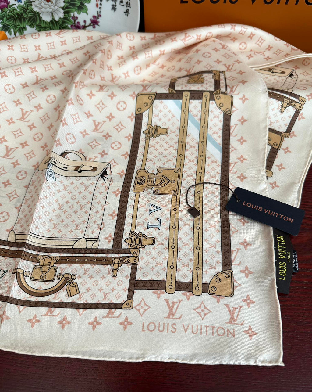 LOUIS VUITTON LV SCARF 90 CM IN SILK 719908