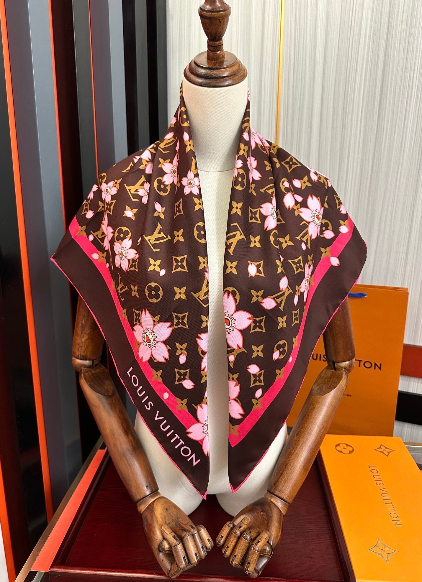 LOUIS VUITTON LV SCARF 90 CM IN SILK 723121