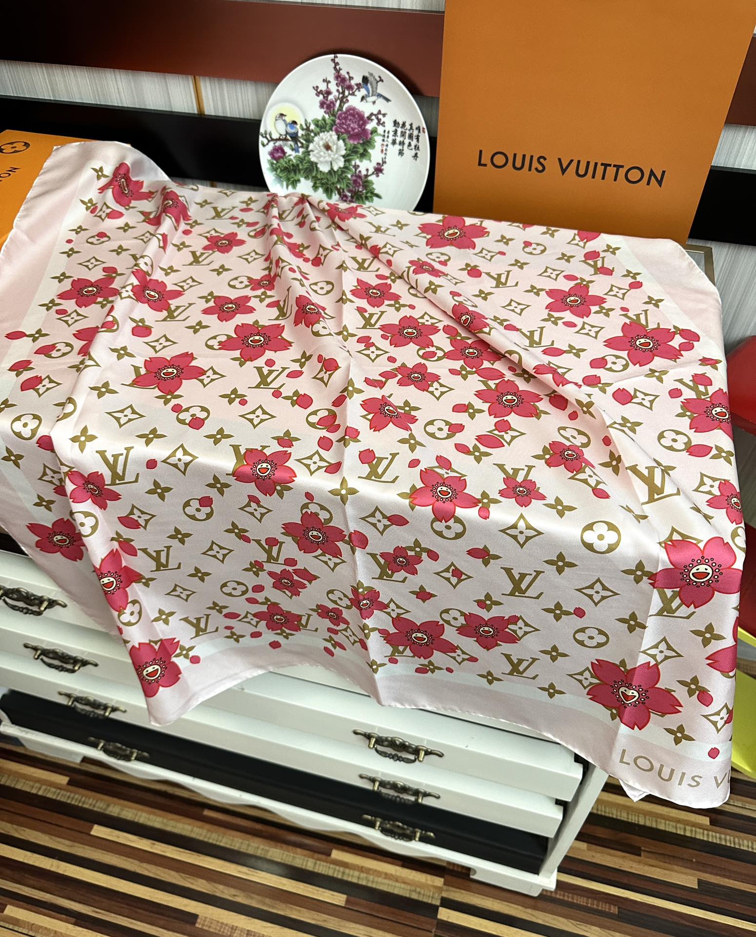 LOUIS VUITTON LV SCARF 90 CM IN SILK 723123