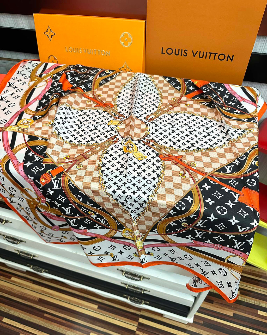 LOUIS VUITTON LV SCARF 90 CM IN SILK 729071