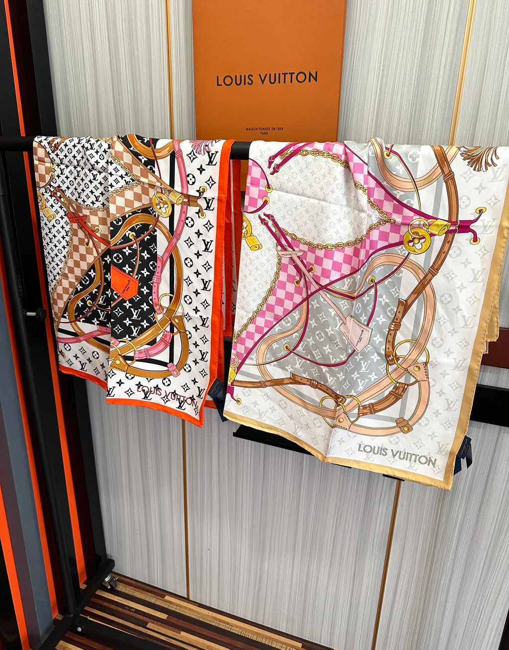 LOUIS VUITTON LV SCARF 90 CM IN SILK 729072