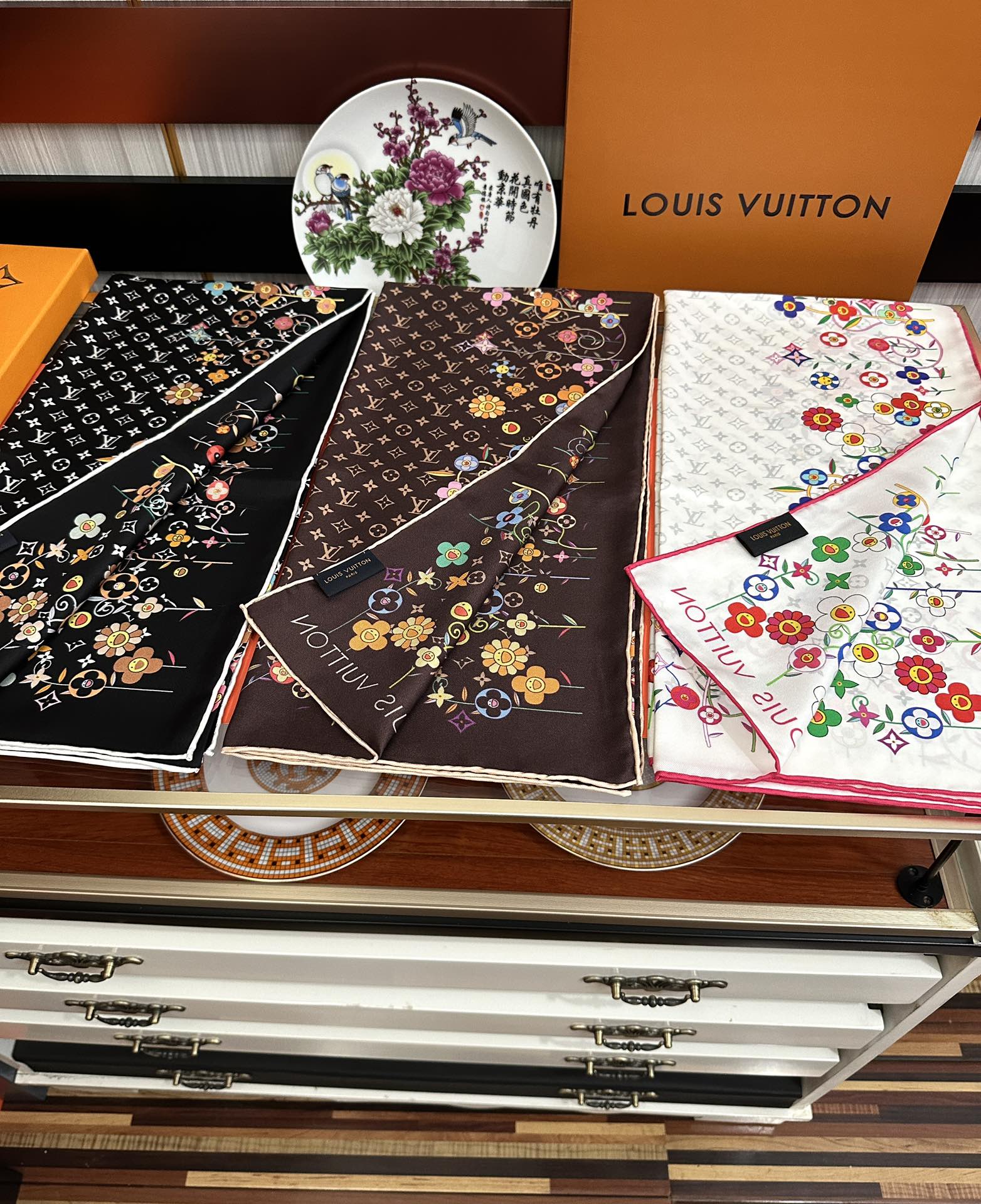 LOUIS VUITTON LV SCARF 90 CM IN SILK 730541