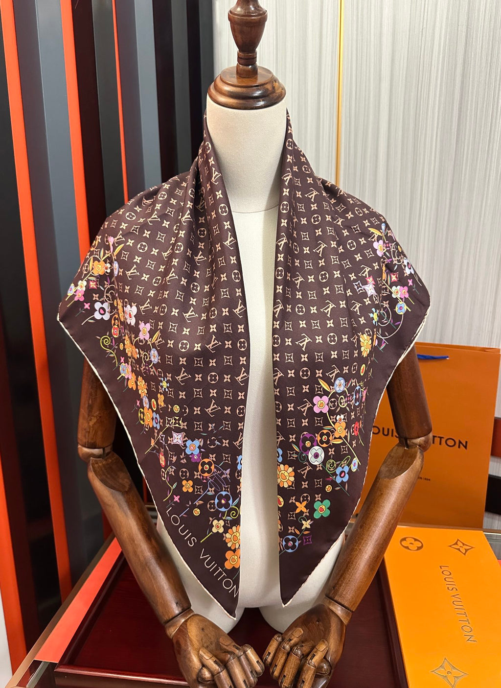 LOUIS VUITTON LV SCARF 90 CM IN SILK 730542