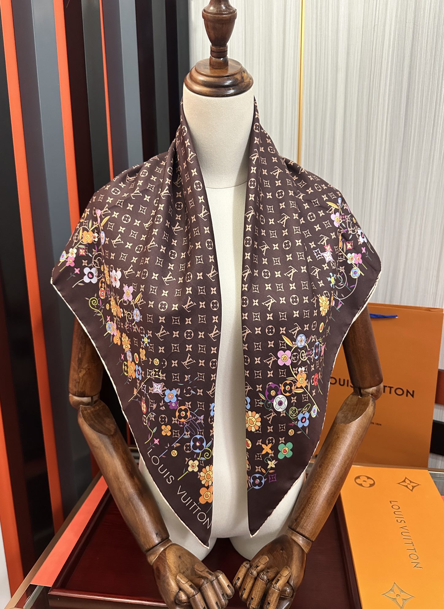 LOUIS VUITTON LV SCARF 90 CM IN SILK 730542