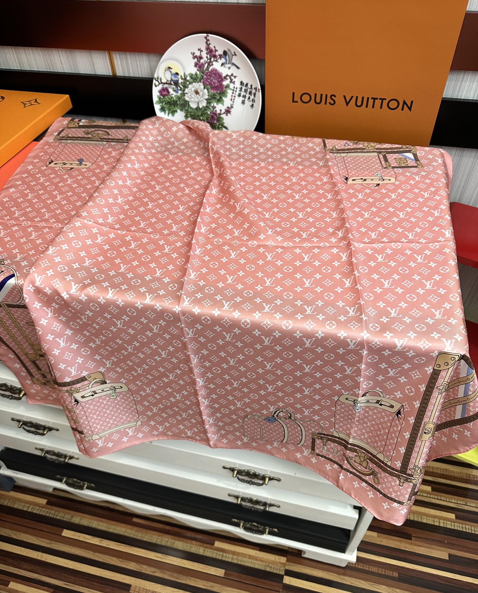 LOUIS VUITTON LV SCARF 90 CM IN SILK 733840