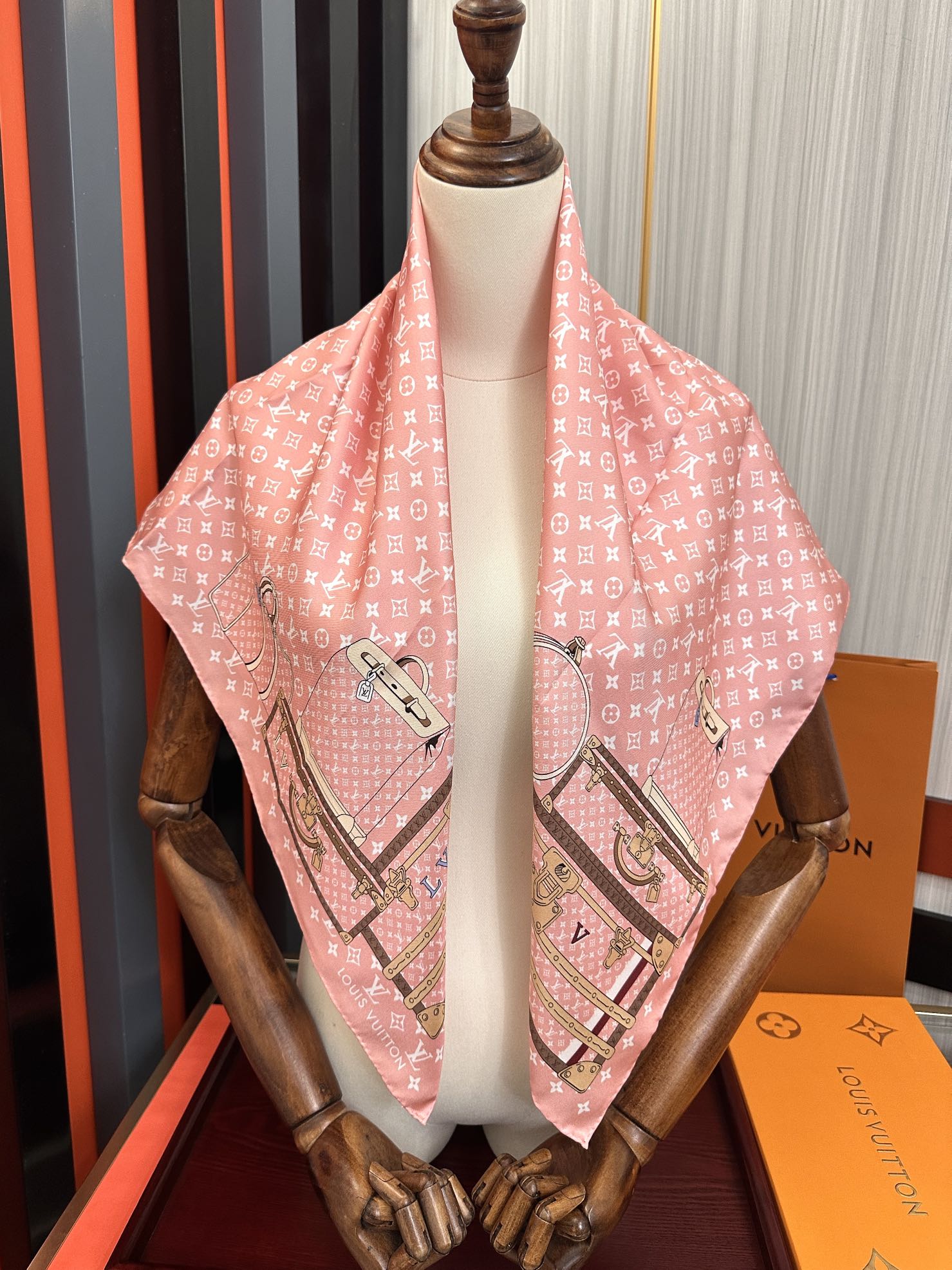 LOUIS VUITTON LV SCARF 90 CM IN SILK 733840
