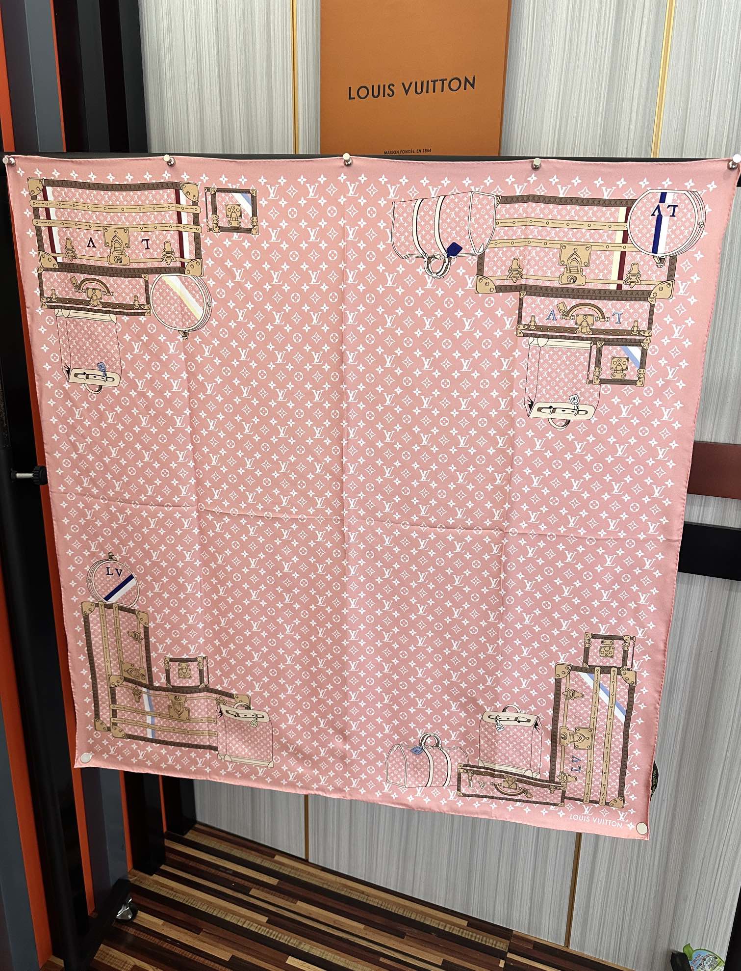 LOUIS VUITTON LV SCARF 90 CM IN SILK 733840