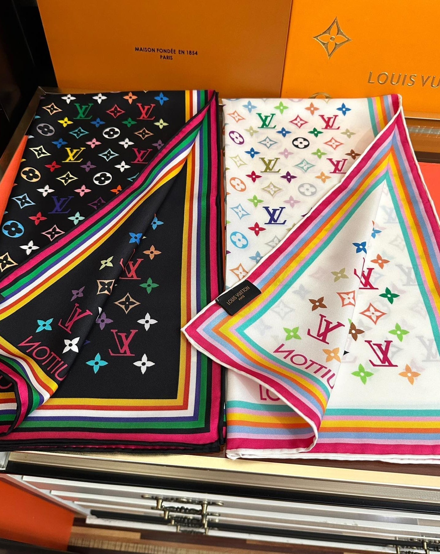 LOUIS VUITTON LV SCARF 90 CM IN SILK 07