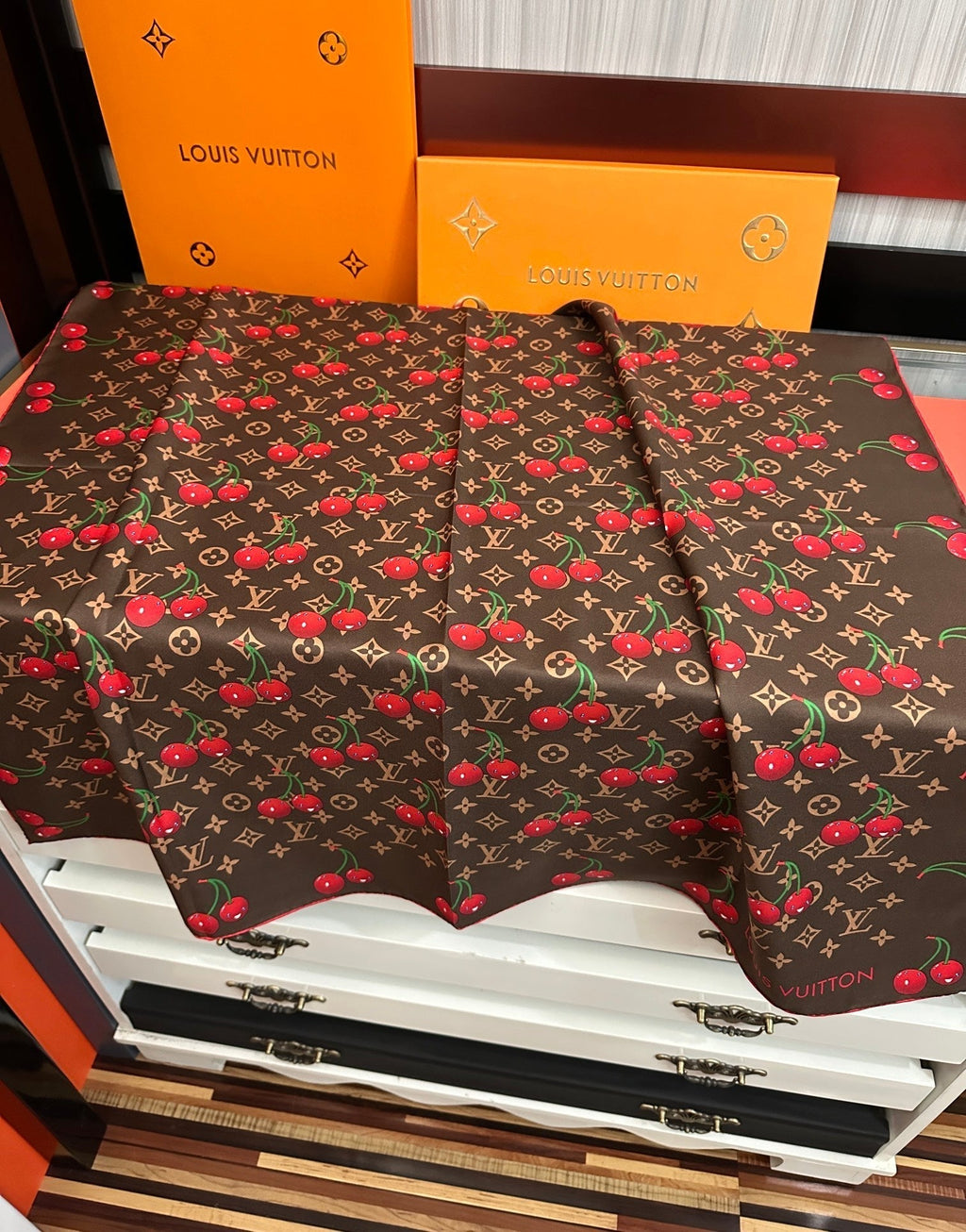 LOUIS VUITTON LV SCARF 90 CM IN SILK 05