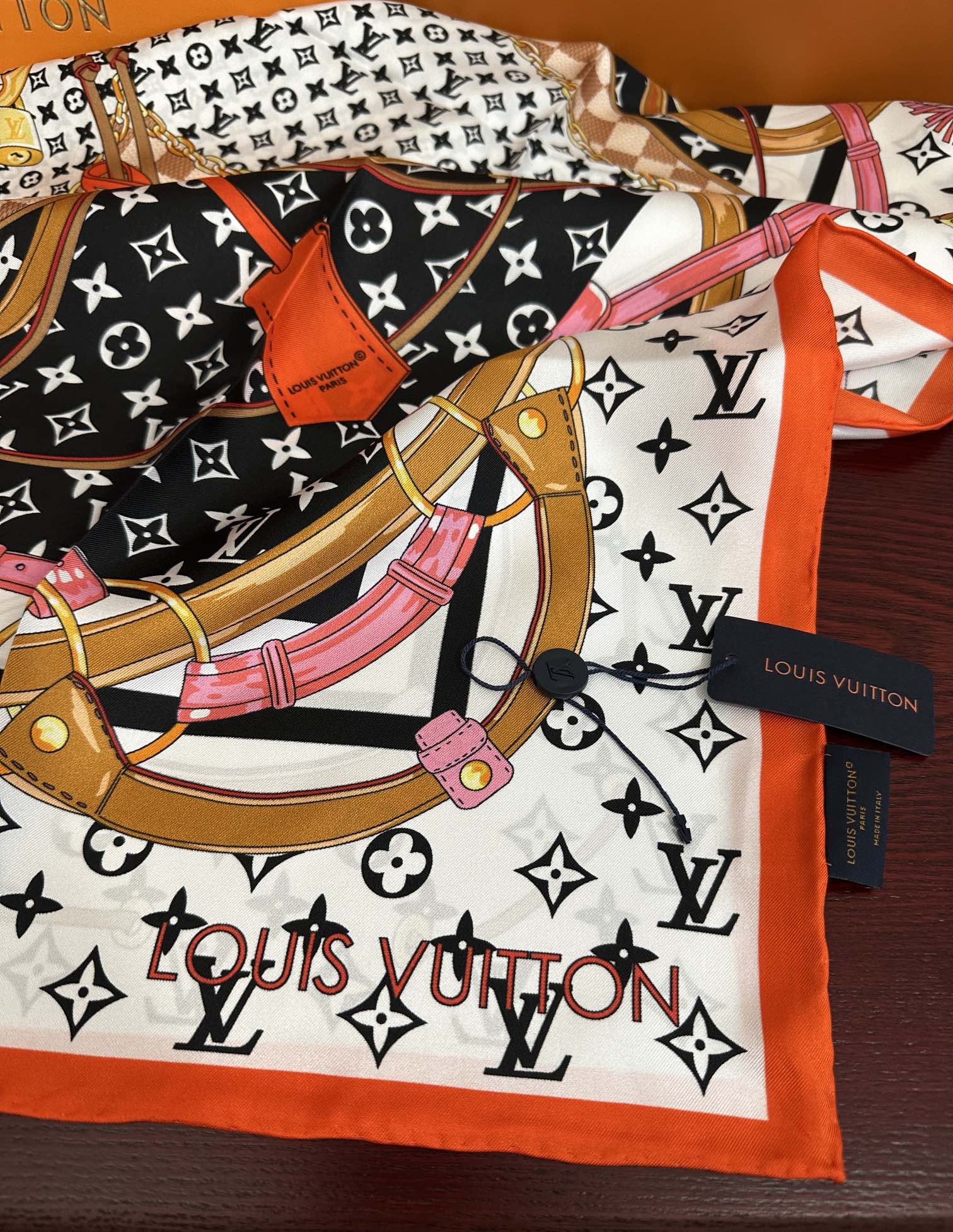 LOUIS VUITTON LV SCARF 90 CM IN SILK 738451