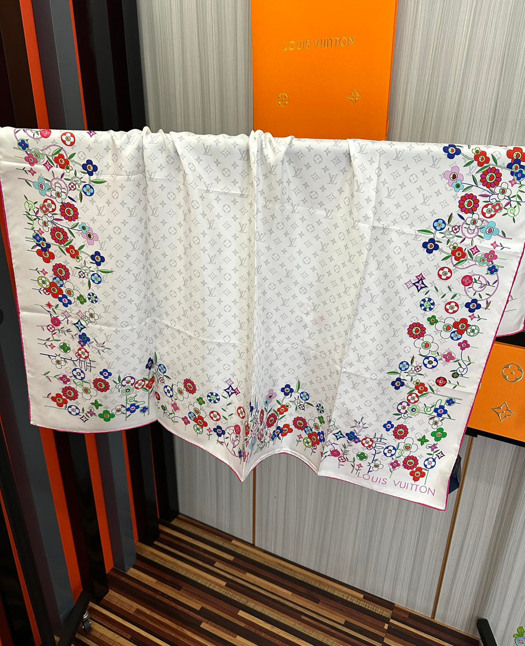 LOUIS VUITTON LV SCARF 90 CM IN SILK 01