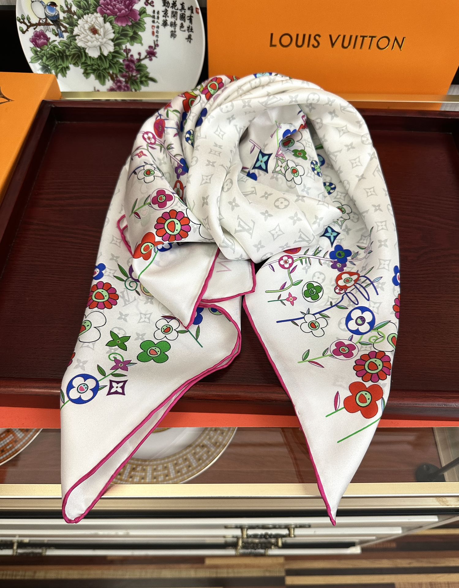 LOUIS VUITTON LV SCARF 90 CM IN SILK 01
