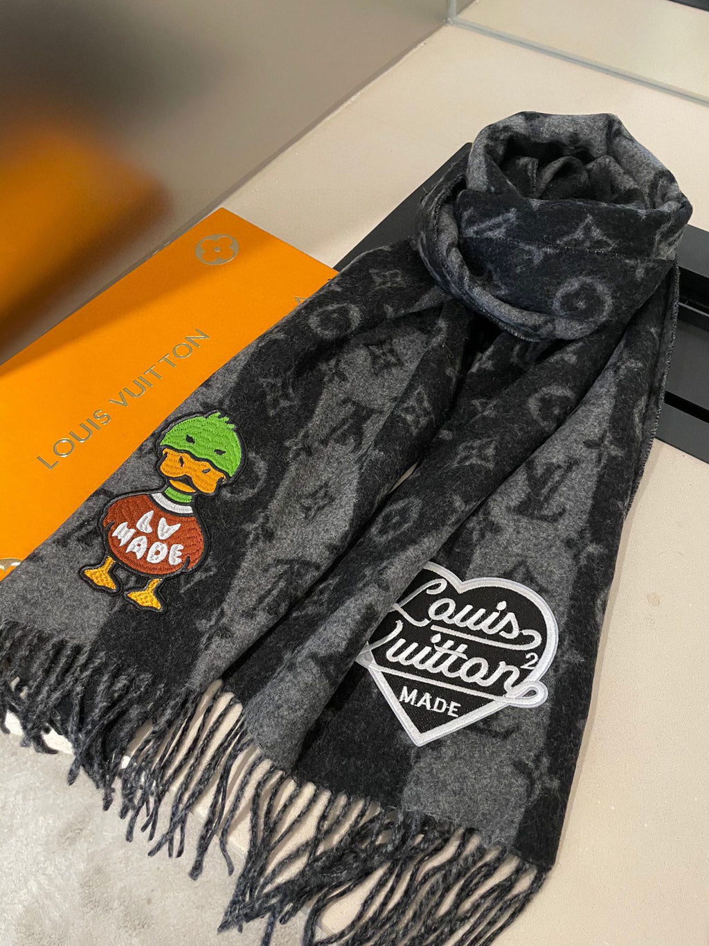 LOUIS VUITTON TIGER PATTERN SCARF 205 CM IN BLACK CASHMERE 390875