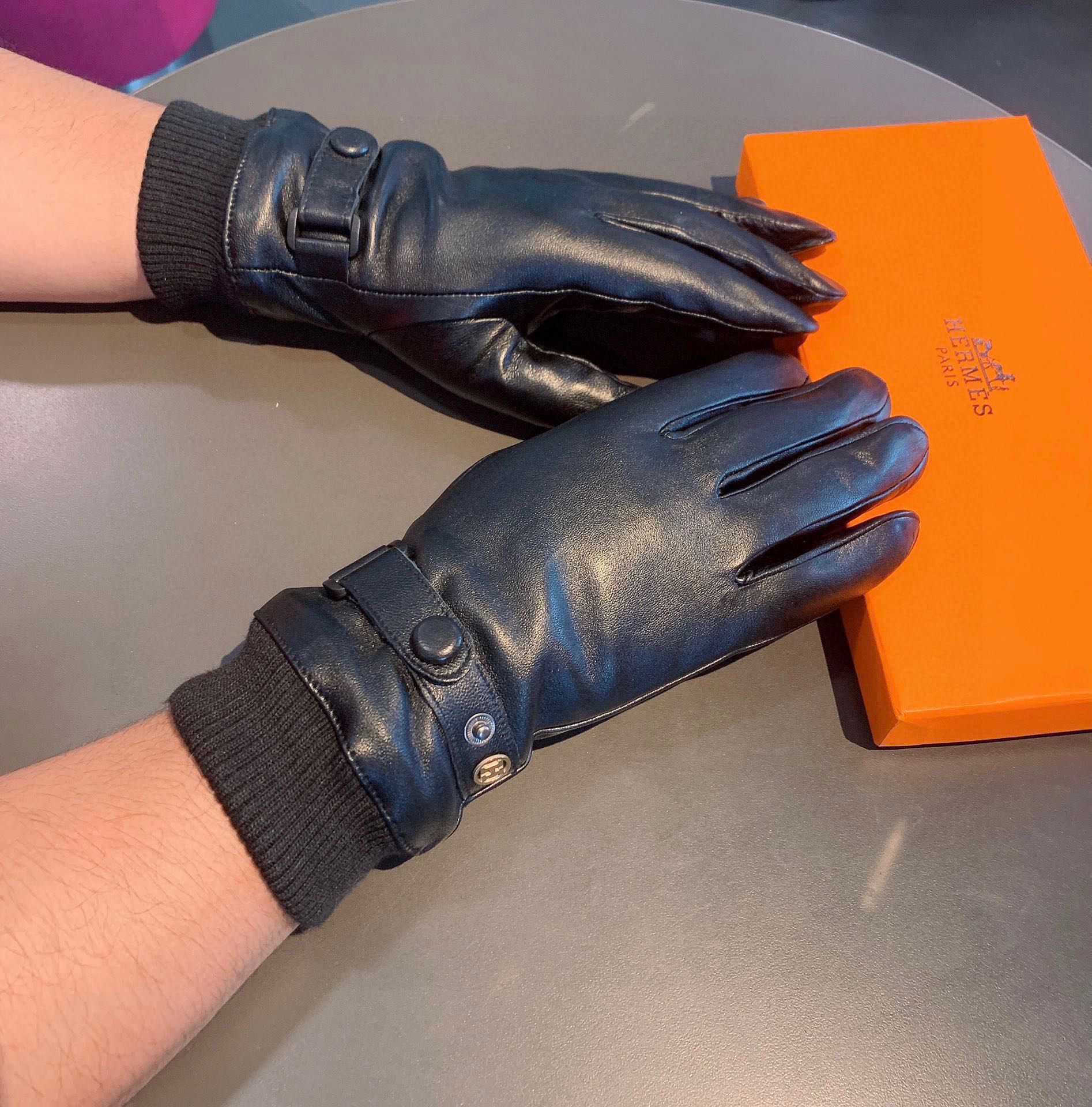 HERMES GLOVES IN BLACK SHEEPSKIN AND WOOL 112362