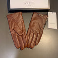 GUCCI TOUCHSCREEN GLOVES WITH SIDE ZIPPER IN CARAMEL BROWN LAMBSKIN 456310