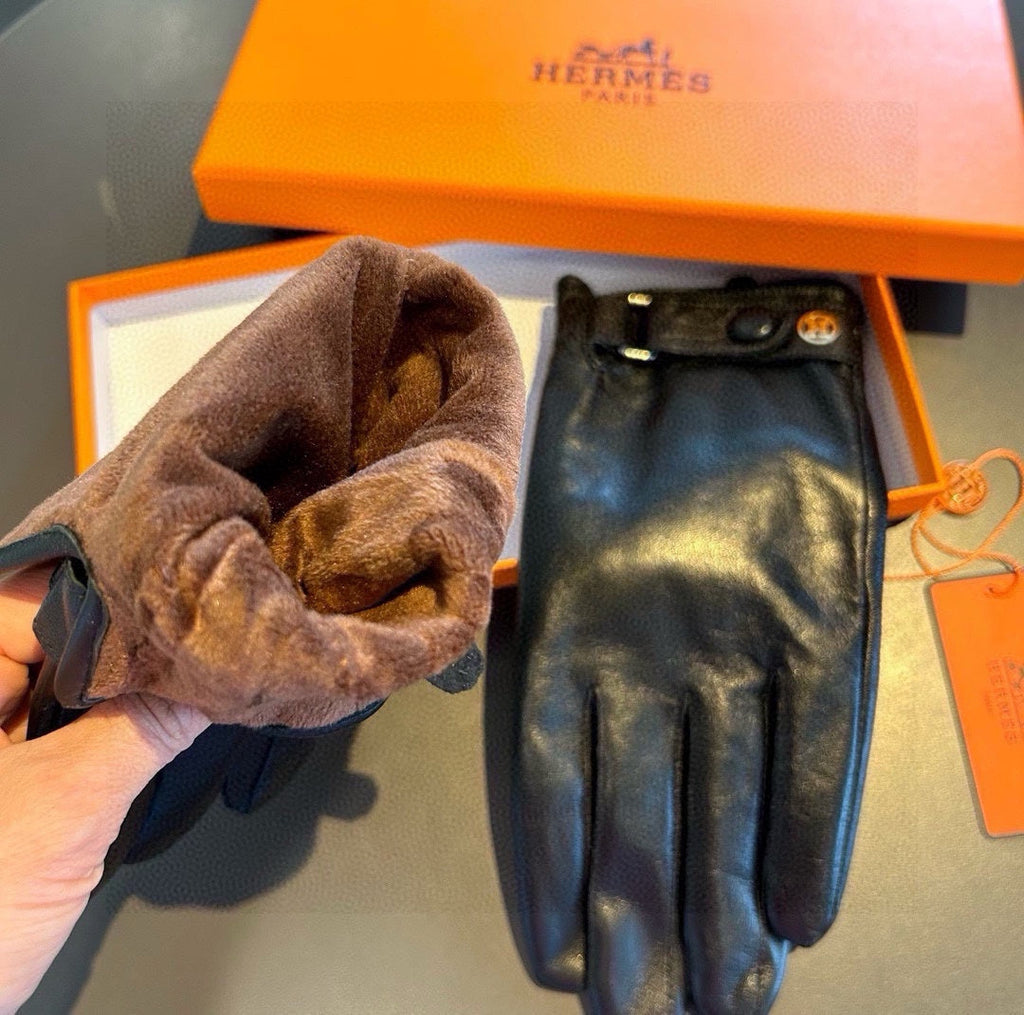 HERMES GLOVES WITH BUTTON IN BLACK SHEEPSKIN WITH LAMB FUR LINING