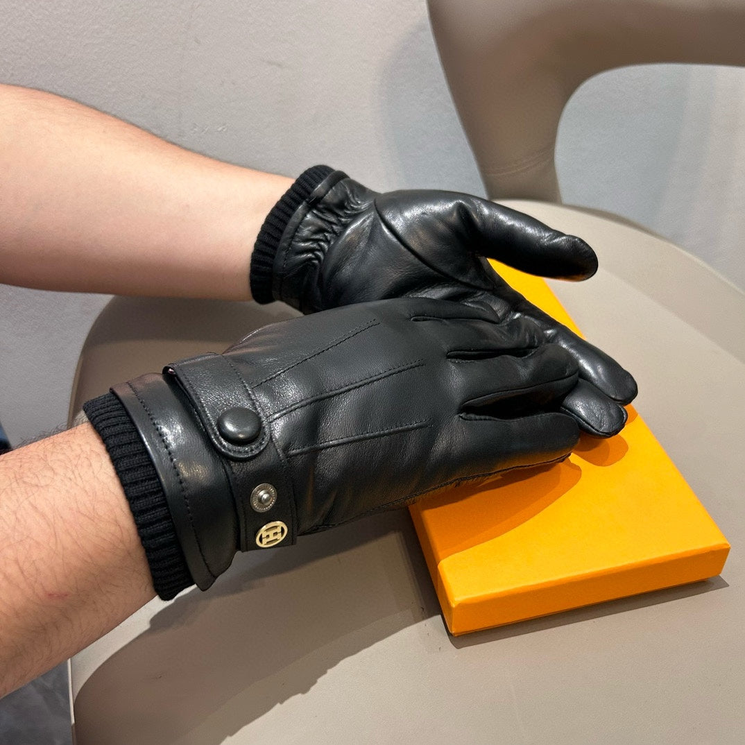 HERMES GLOVES WITH BUTTON IN BLACK SHEEPSKIN 456347