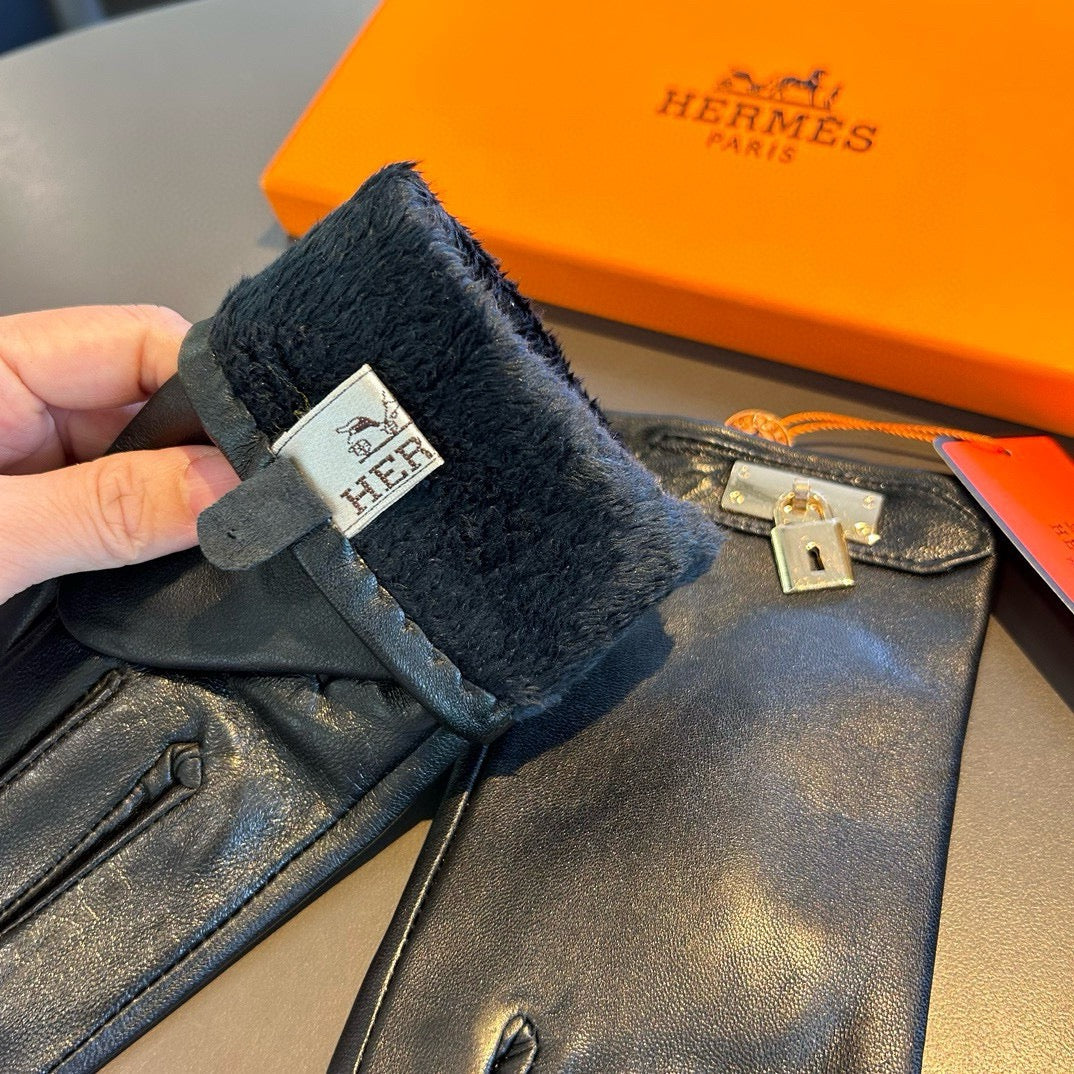 HERMES GLOVES WITH LOCK HARDWARE IN BLACK LAMBSKIN 463858