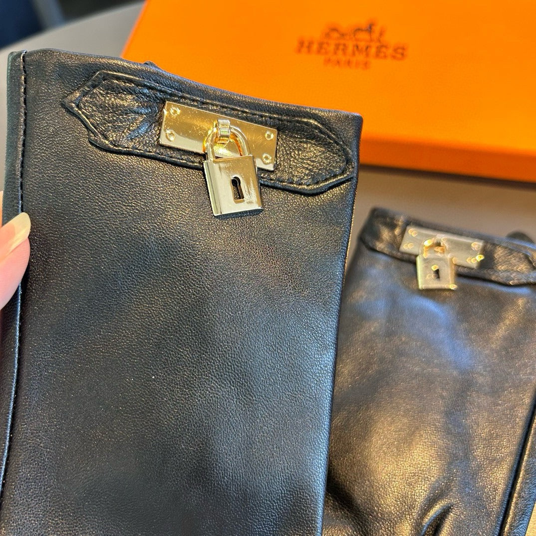 HERMES GLOVES WITH LOCK HARDWARE IN BLACK LAMBSKIN 463858
