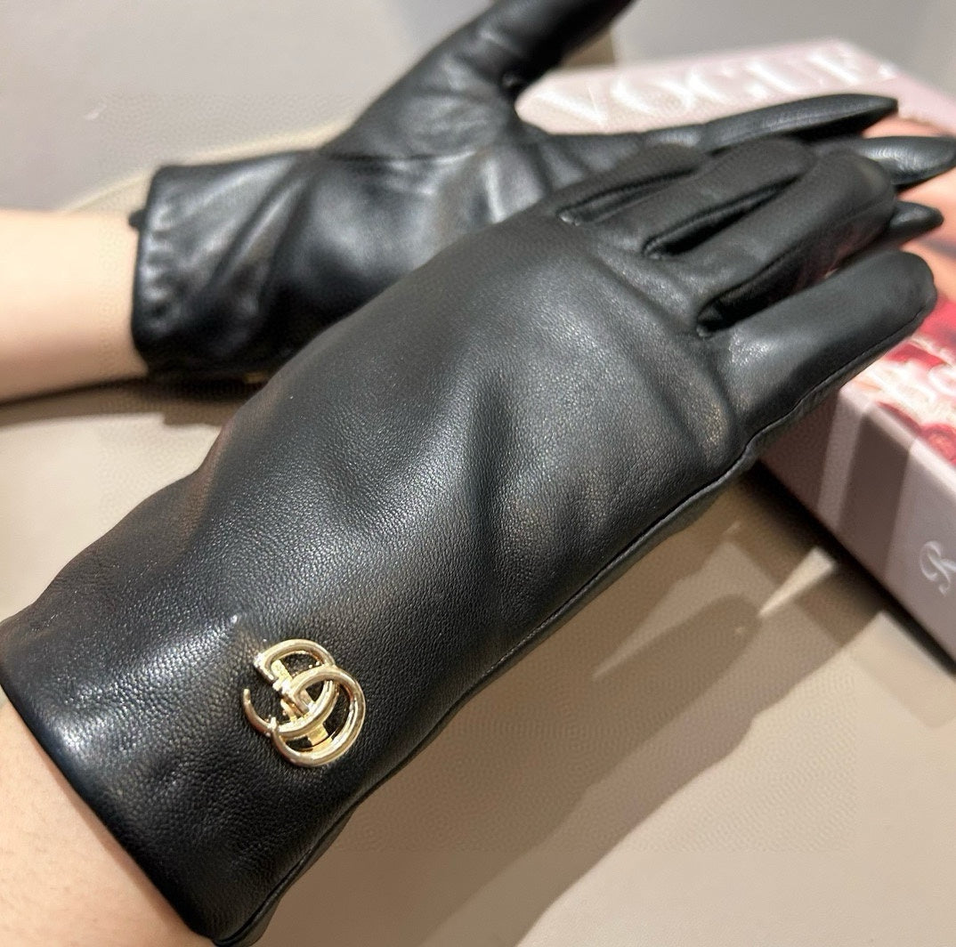 GUCCI TOUCHSCREEN GLOVES IN BLACK LAMBSKIN AND SHEARLING LINING 463863