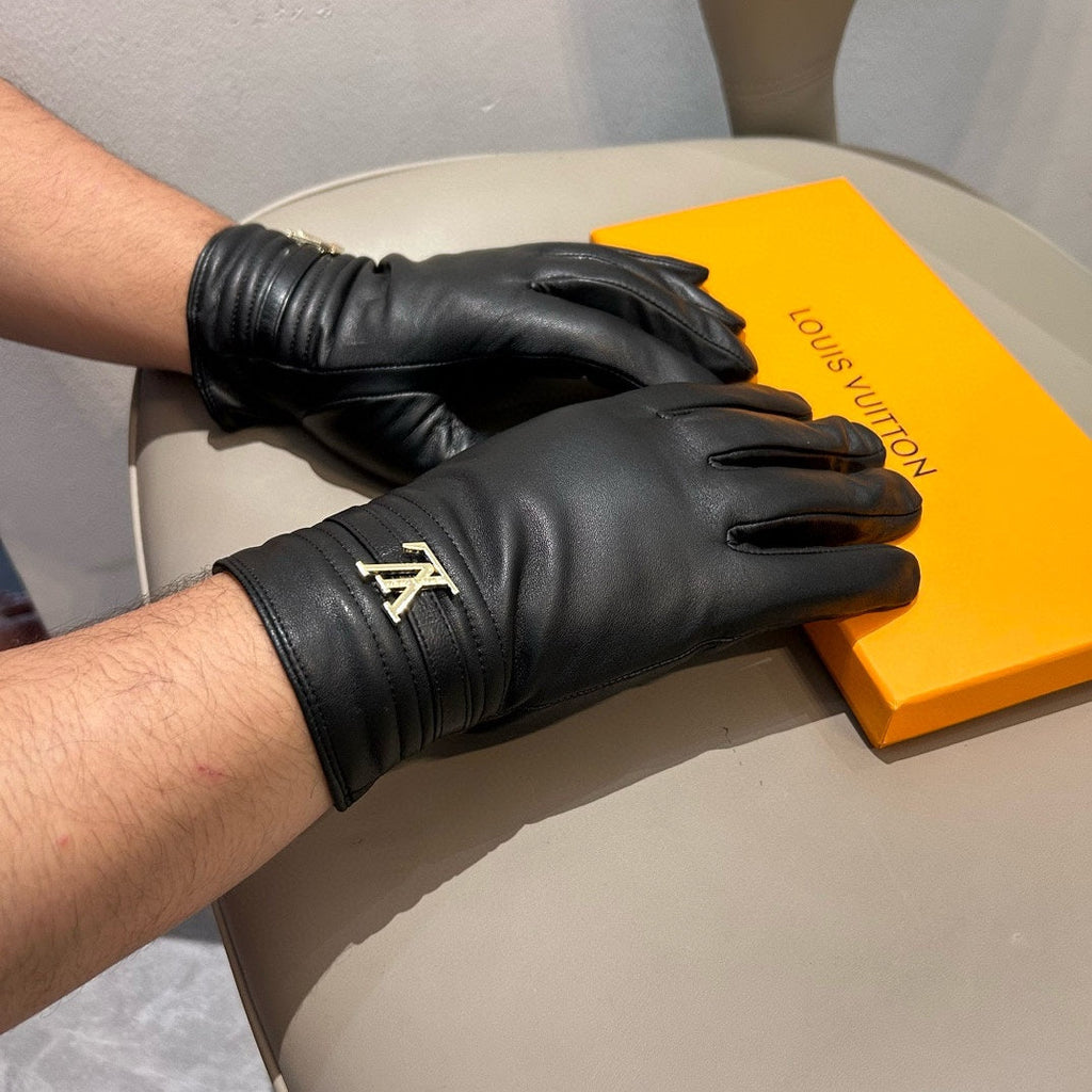 LOUIS VUITTON GLOVES IN BLACK LAMBSKIN WITH GOLD LOGO 465010