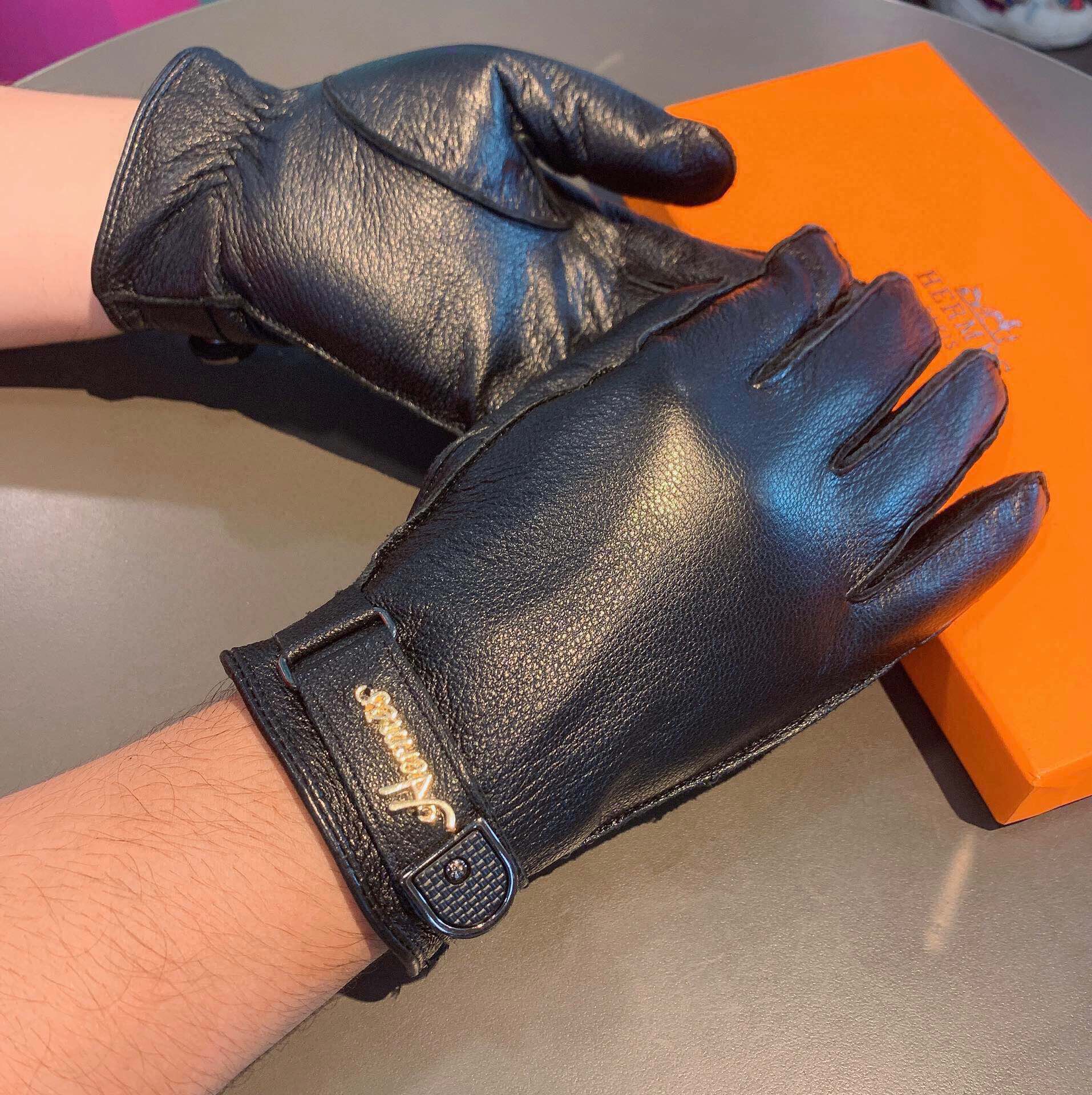 HERMES GLOVES IN BLACK DEERSKIN WITH LAMB FUR LINING 465015
