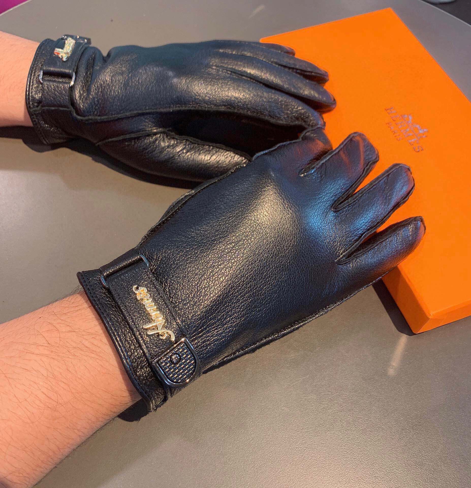 HERMES GLOVES IN BLACK DEERSKIN WITH LAMB FUR LINING 465015