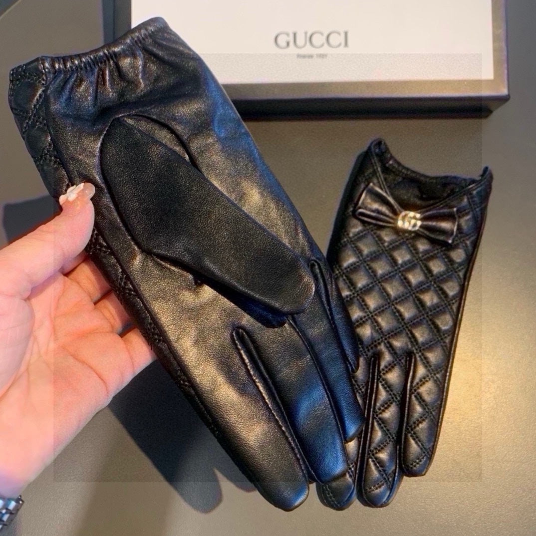 GUCCI TOUCHSCREEN GLOVES WITH BOW IN BLACK LAMBSKIN 467968