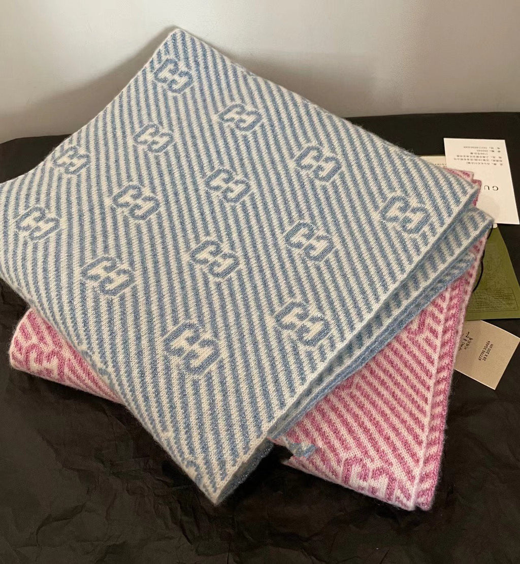 GUCCI SCARF 195 CM IN SAPPHIRE BLUE WOOL 401496