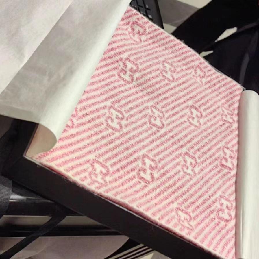 GUCCI SCARF 195 CM IN LIGHT PINK WOOL 401497