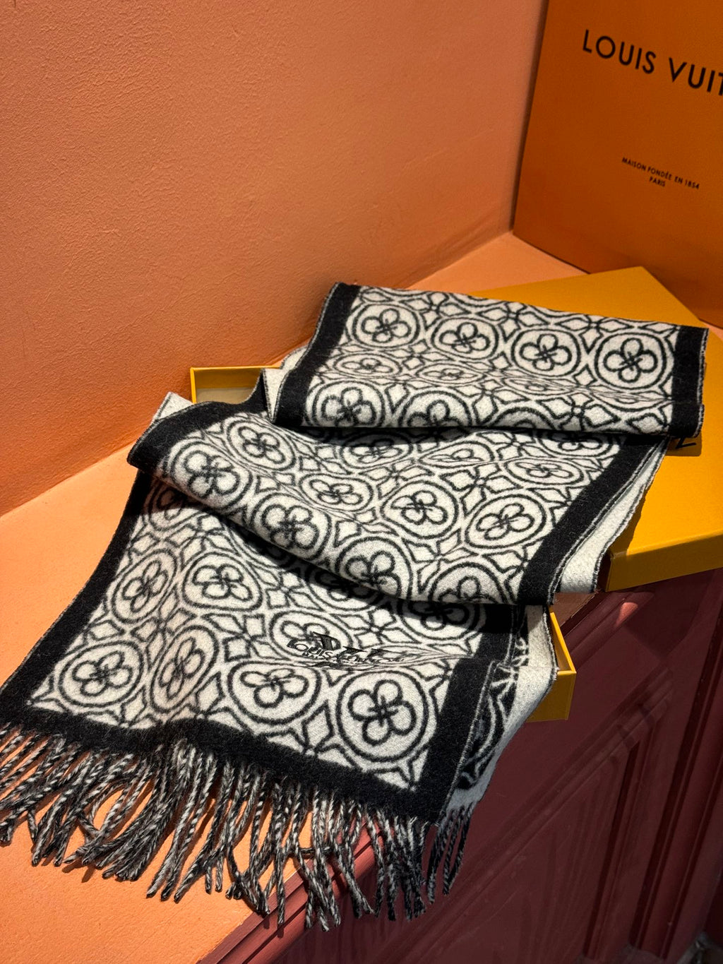 LOUIS VUITTON FLOWER MONOGRAM SCARF 180 CM IN BLACK MIX WHITE CASHMERE 388305