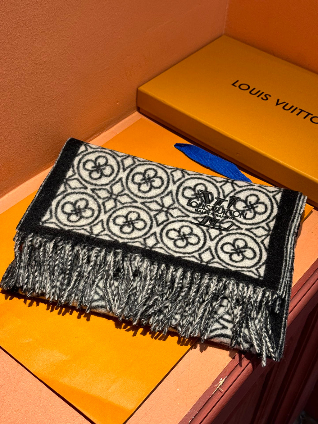 LOUIS VUITTON FLOWER MONOGRAM SCARF 180 CM IN BLACK MIX WHITE CASHMERE 388305
