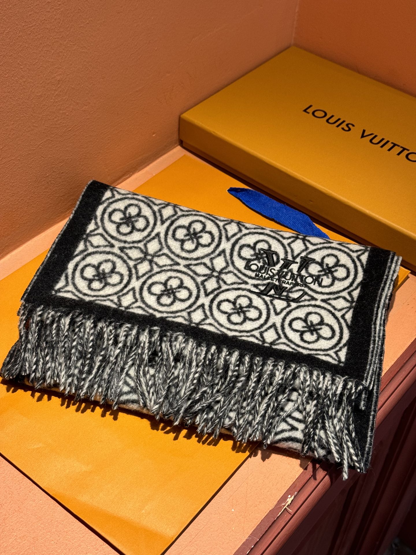 LOUIS VUITTON FLOWER MONOGRAM SCARF 180 CM IN BLACK MIX WHITE CASHMERE 388305