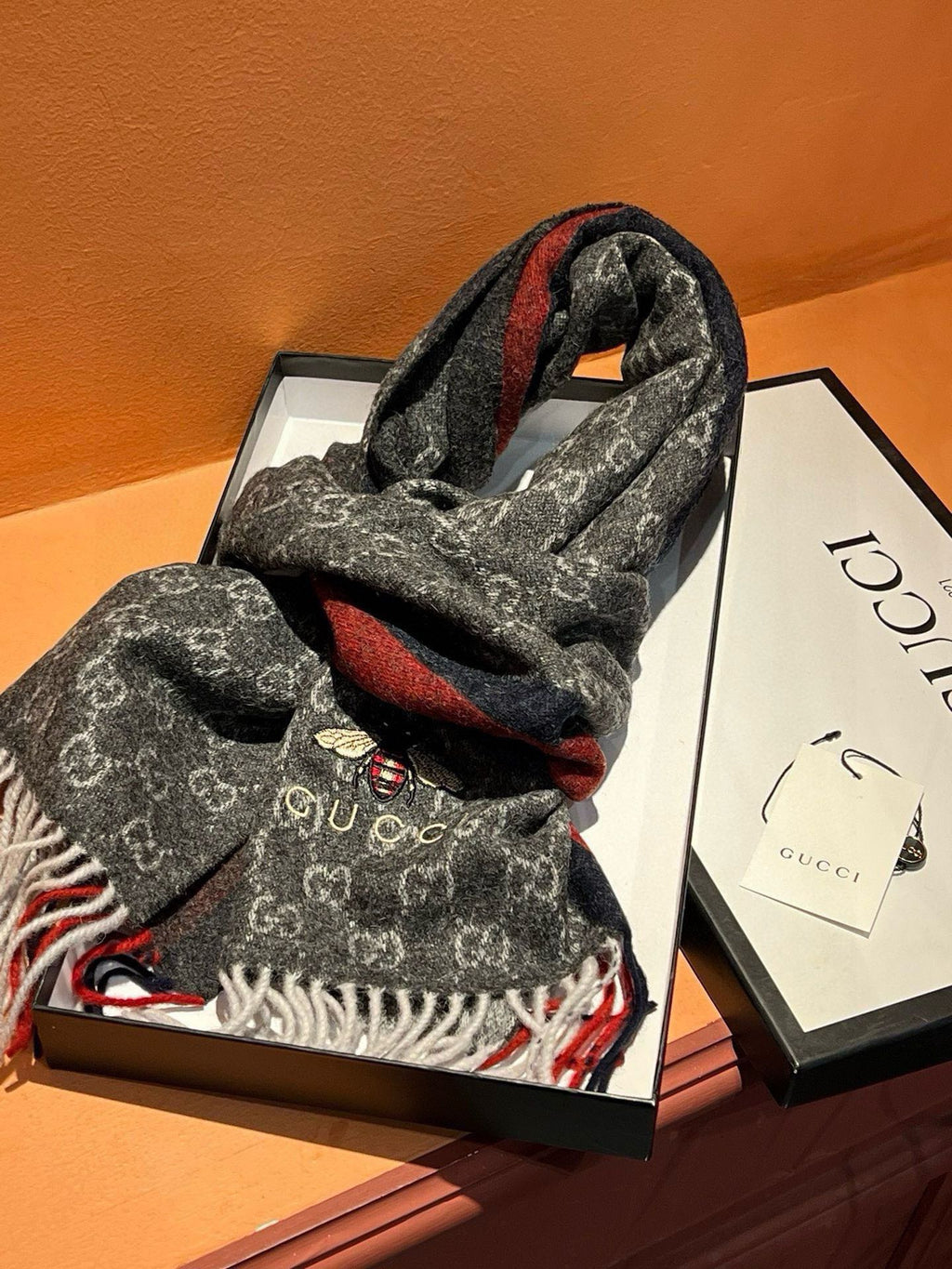 GUCCI SCARF 180 CM IN BLACK CASHMERE WITH BEE PATTERN 396473