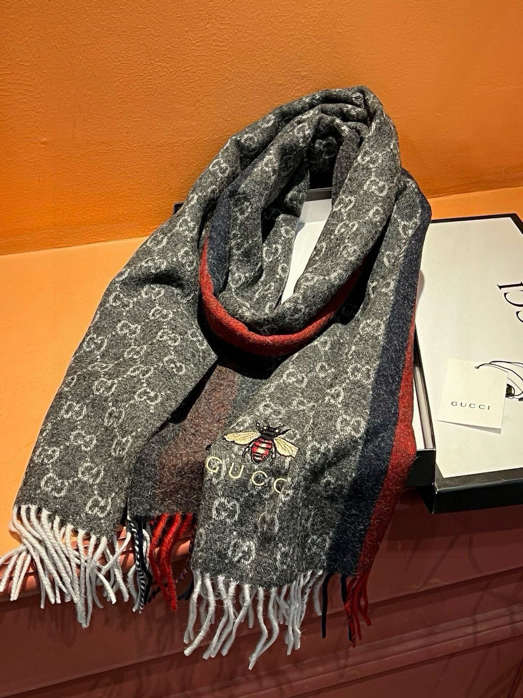 GUCCI SCARF 180 CM IN BLACK CASHMERE WITH BEE PATTERN 396473