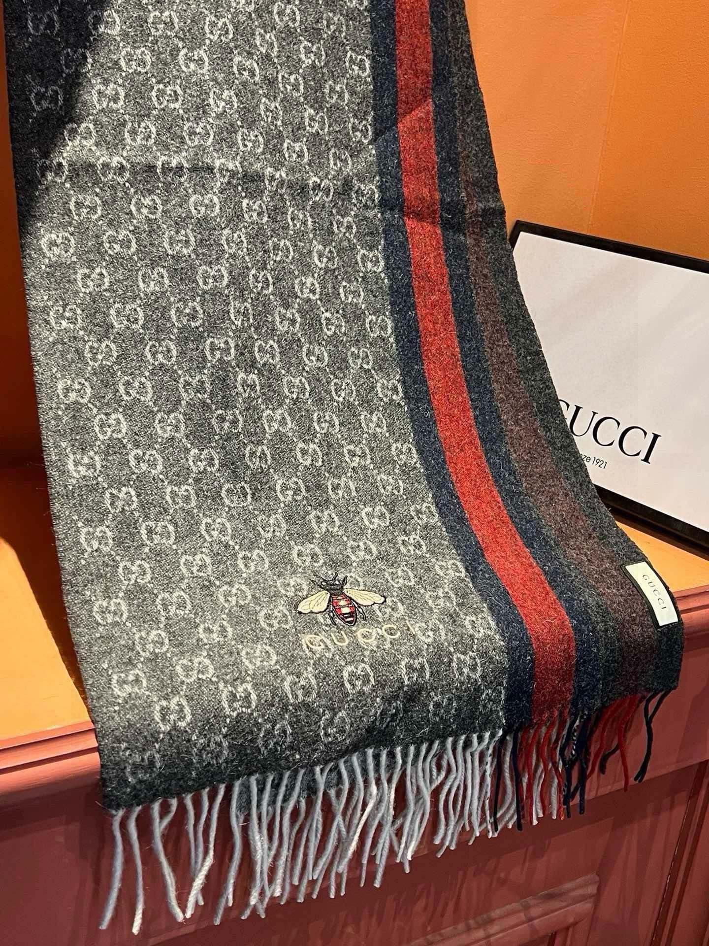 GUCCI SCARF 180 CM IN BLACK CASHMERE WITH BEE PATTERN 396473