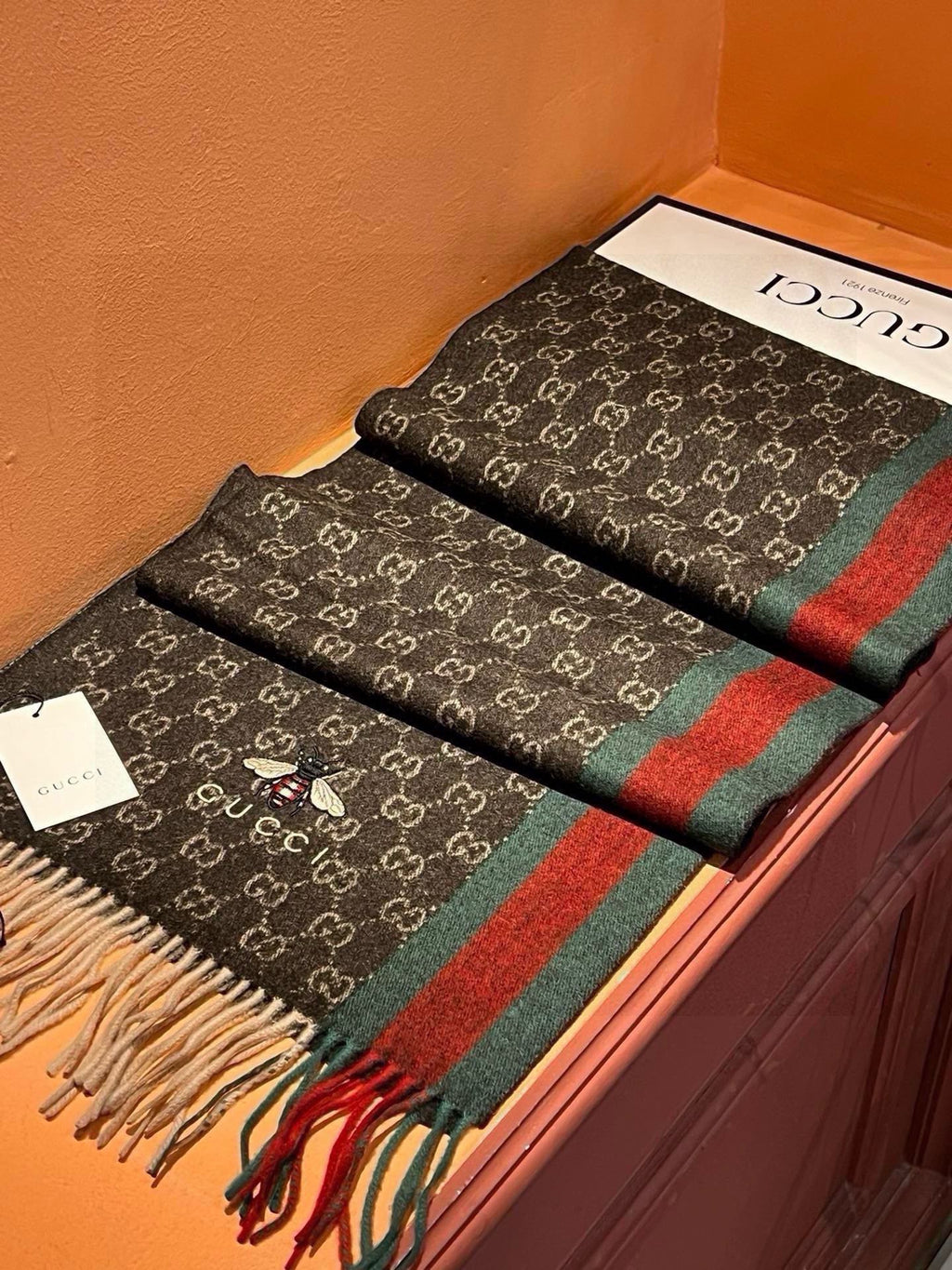 GUCCI SCARF 180 CM IN CAROB BROWN CASHMERE WITH BEE PATTERN 396475