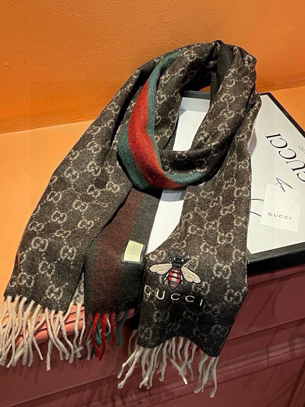 GUCCI SCARF 180 CM IN CAROB BROWN CASHMERE WITH BEE PATTERN 396475