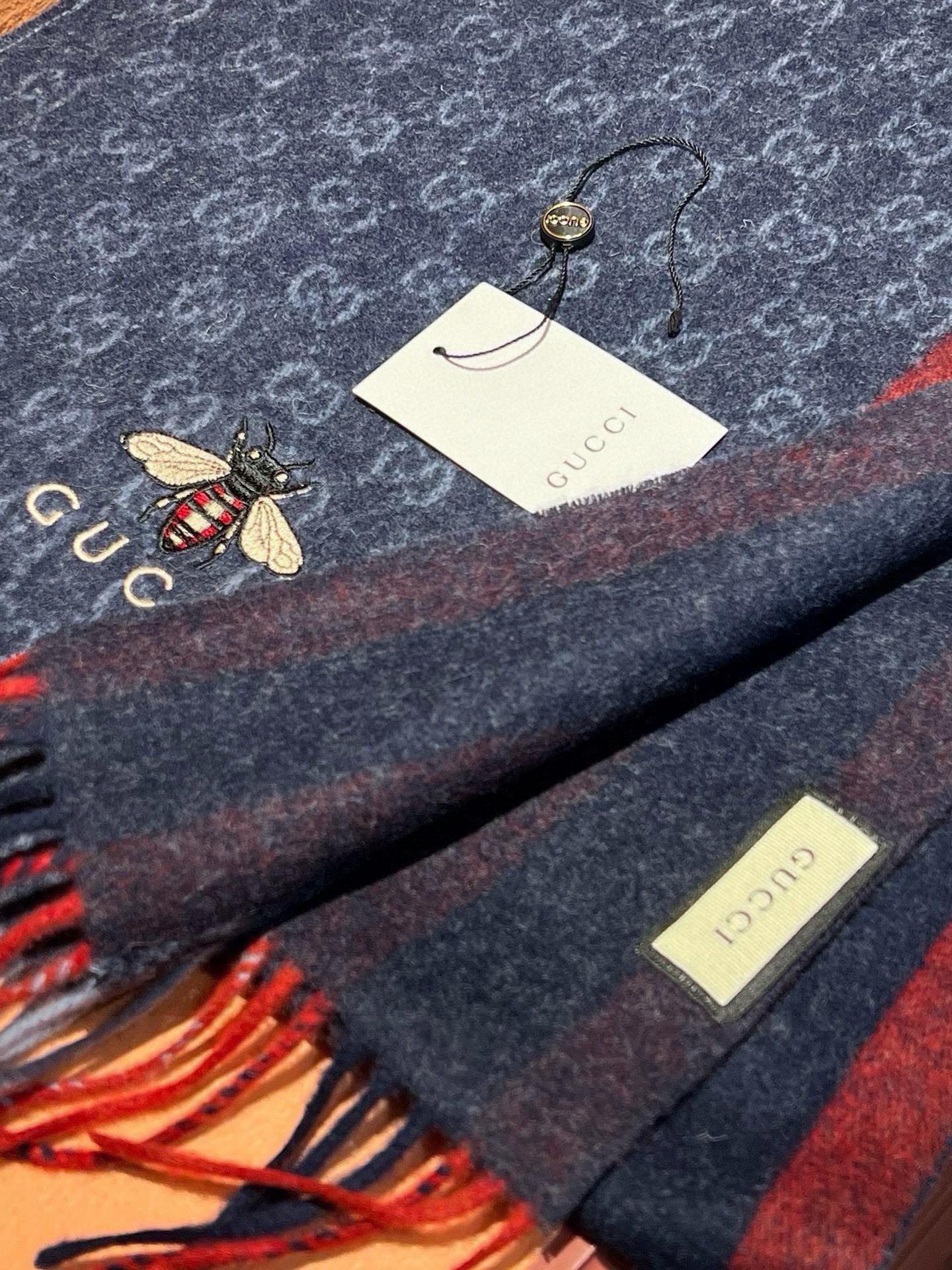 GUCCI SCARF 180 CM IN NAVY BLUE CASHMERE WITH BEE PATTERN 396476