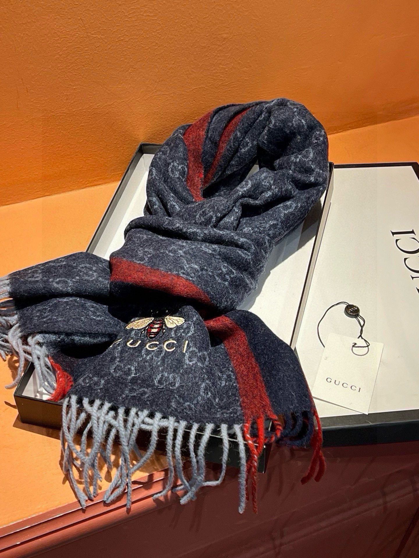 GUCCI SCARF 180 CM IN NAVY BLUE CASHMERE WITH BEE PATTERN 396476