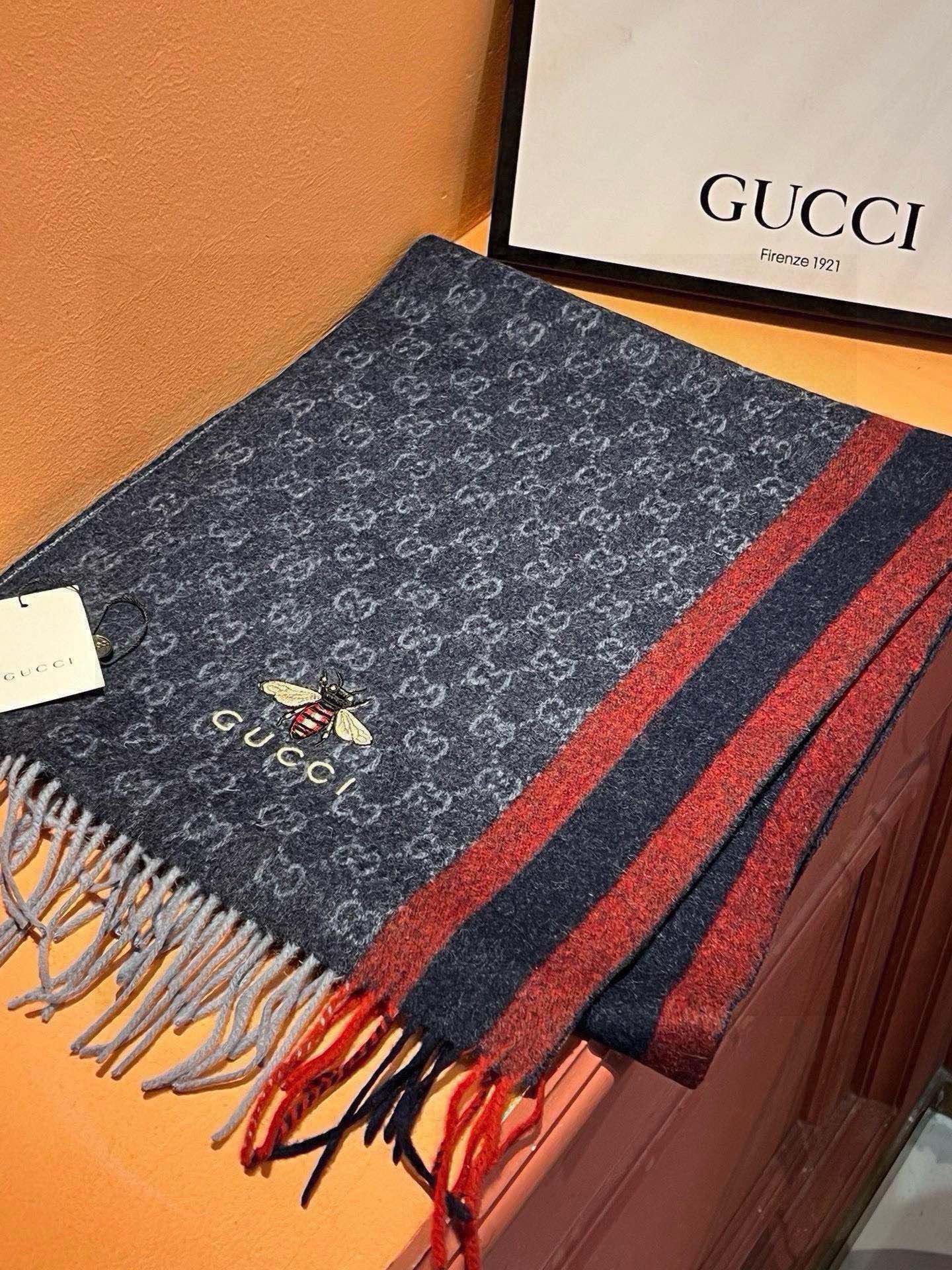 GUCCI SCARF 180 CM IN NAVY BLUE CASHMERE WITH BEE PATTERN 396476