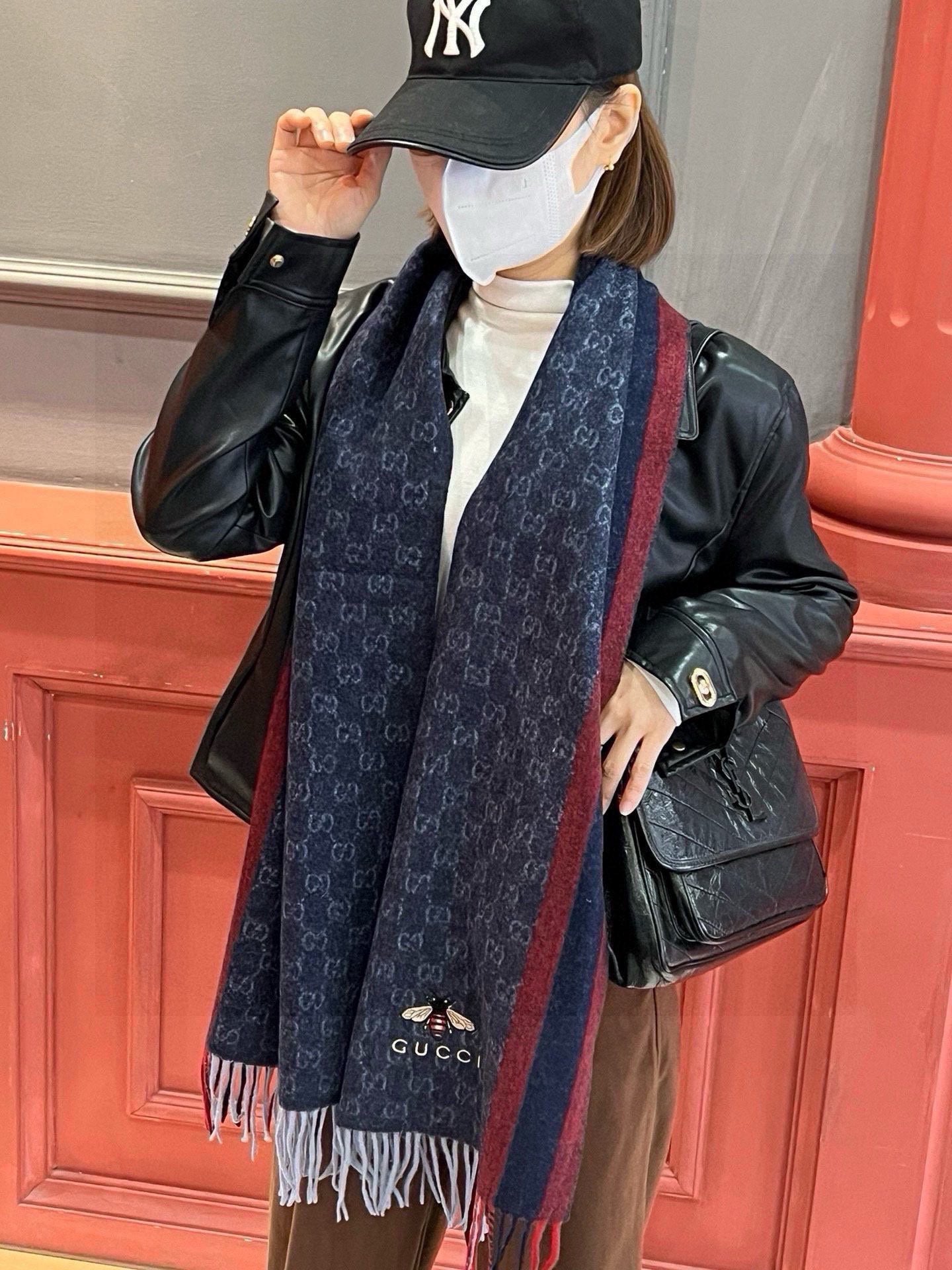 GUCCI SCARF 180 CM IN NAVY BLUE CASHMERE WITH BEE PATTERN 396476