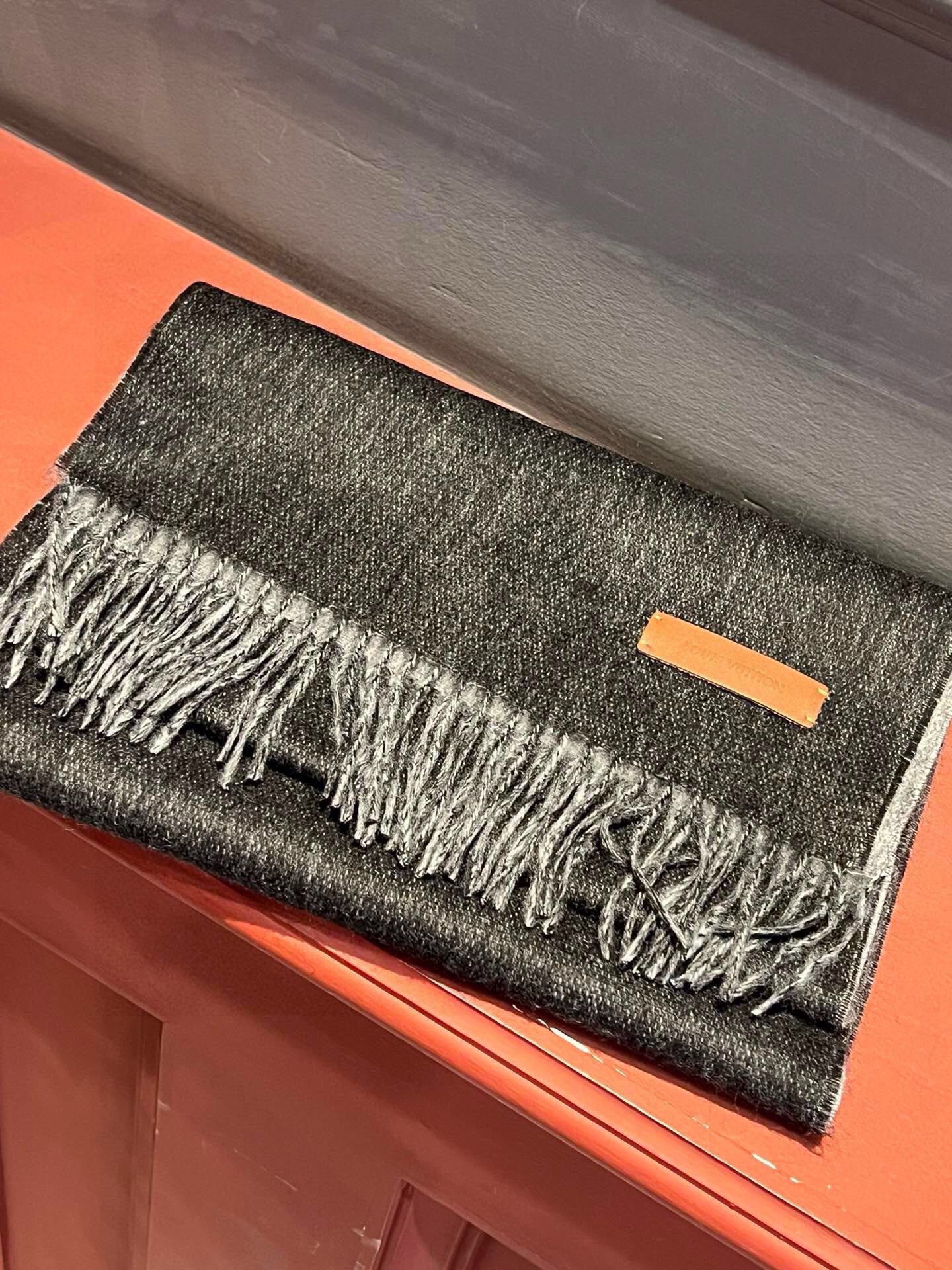 LOUIS VUITTON SCARF 180 CM IN BLACK CASHMERE 396477